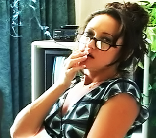 Michelle Wants to Get Laid While She Smokes Smoking Fetish Videos